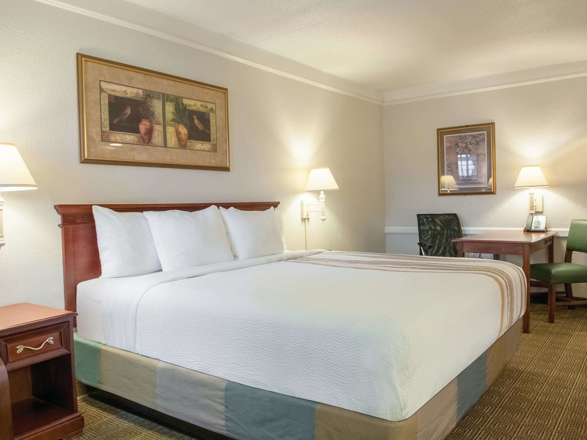 Deluxe, King Bed