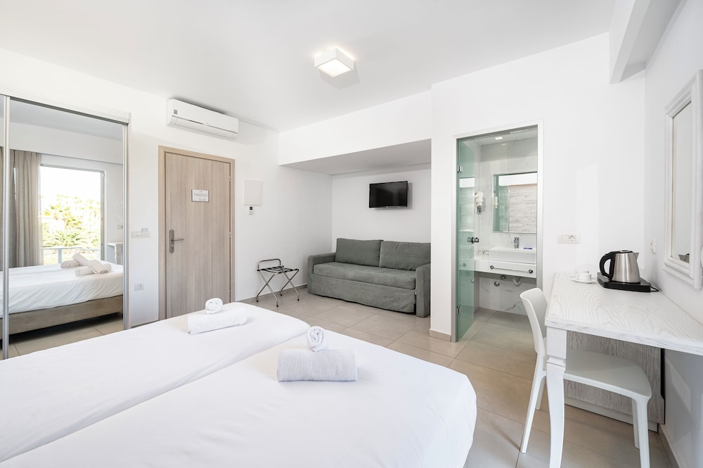 DELUXE, SUITE, TWIN BEDS, GARDEN VIEW