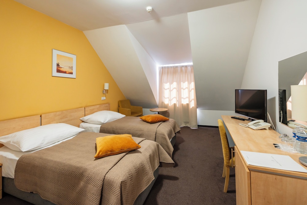 Hotel Chvalska Tvrz 24/68