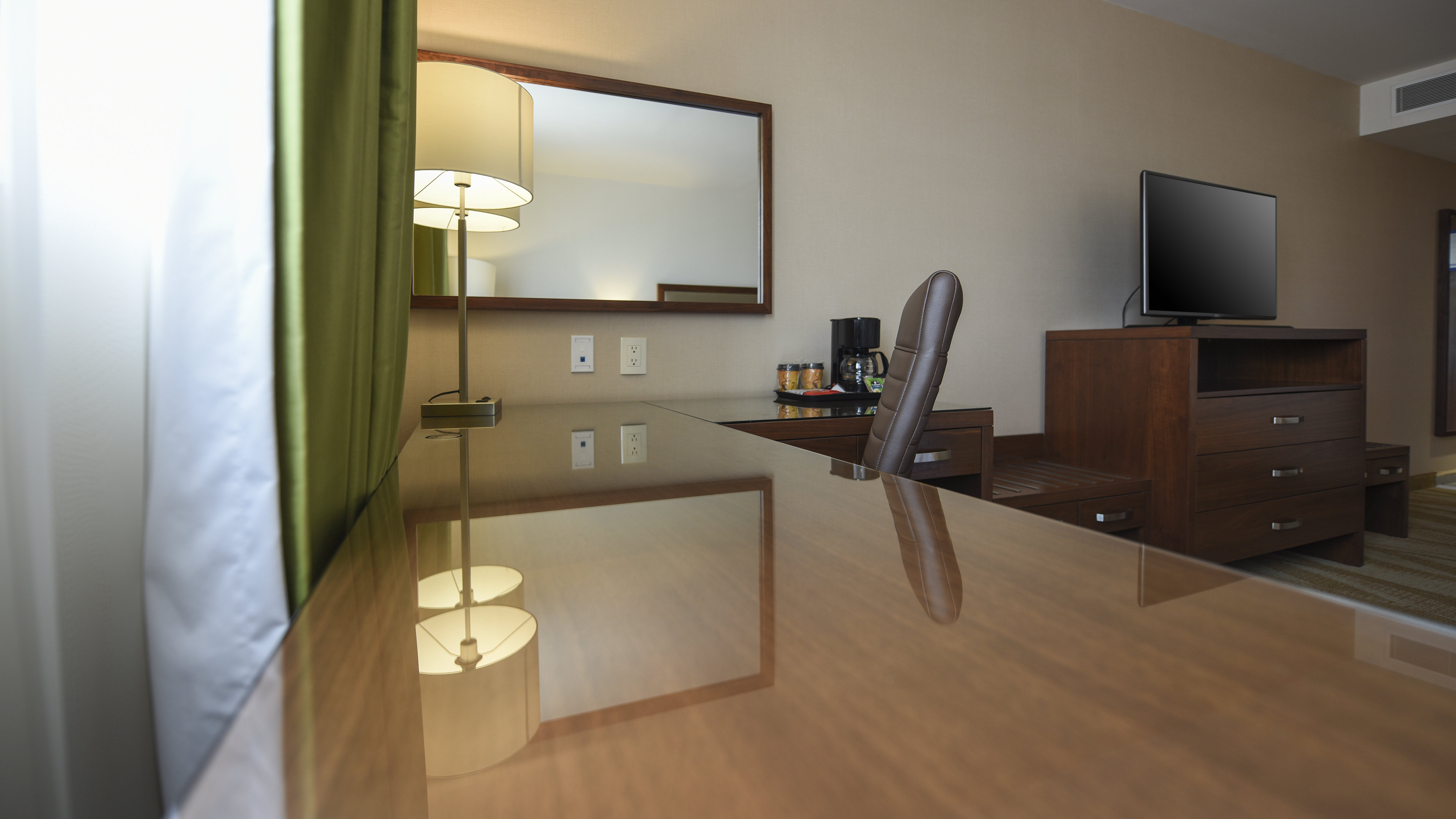 Holiday Inn Express and Suites Celaya 38/50