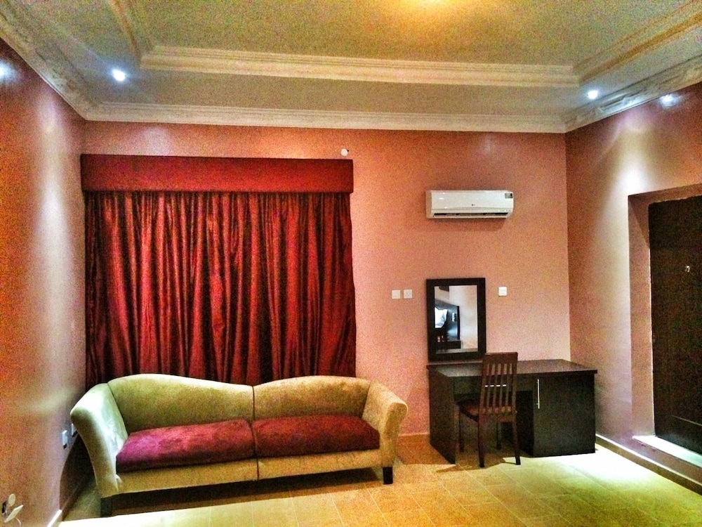 The 09 Suites 8/8