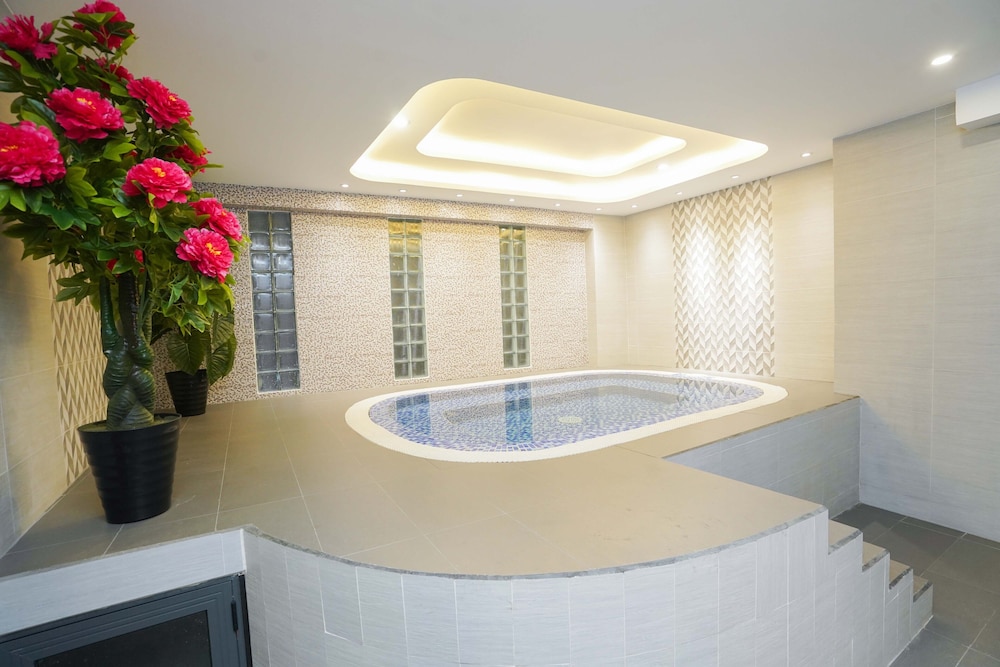 Reyna Hotel Hanoi 10/50