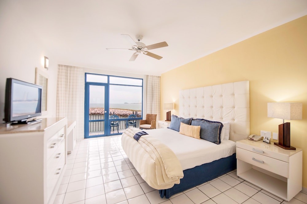 El Cid Marina Beach Hotel 34/76