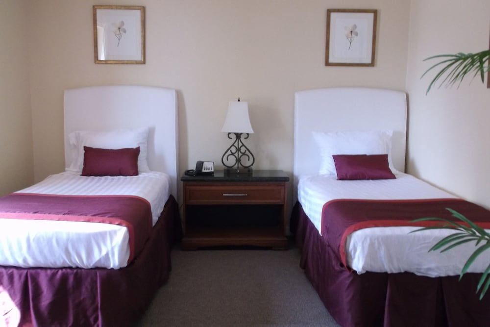 Days Inn & Suites by Wyndham Lake Okeechobee 14/50