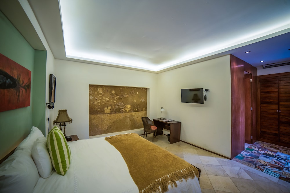 LUCA HOTEL 34/63