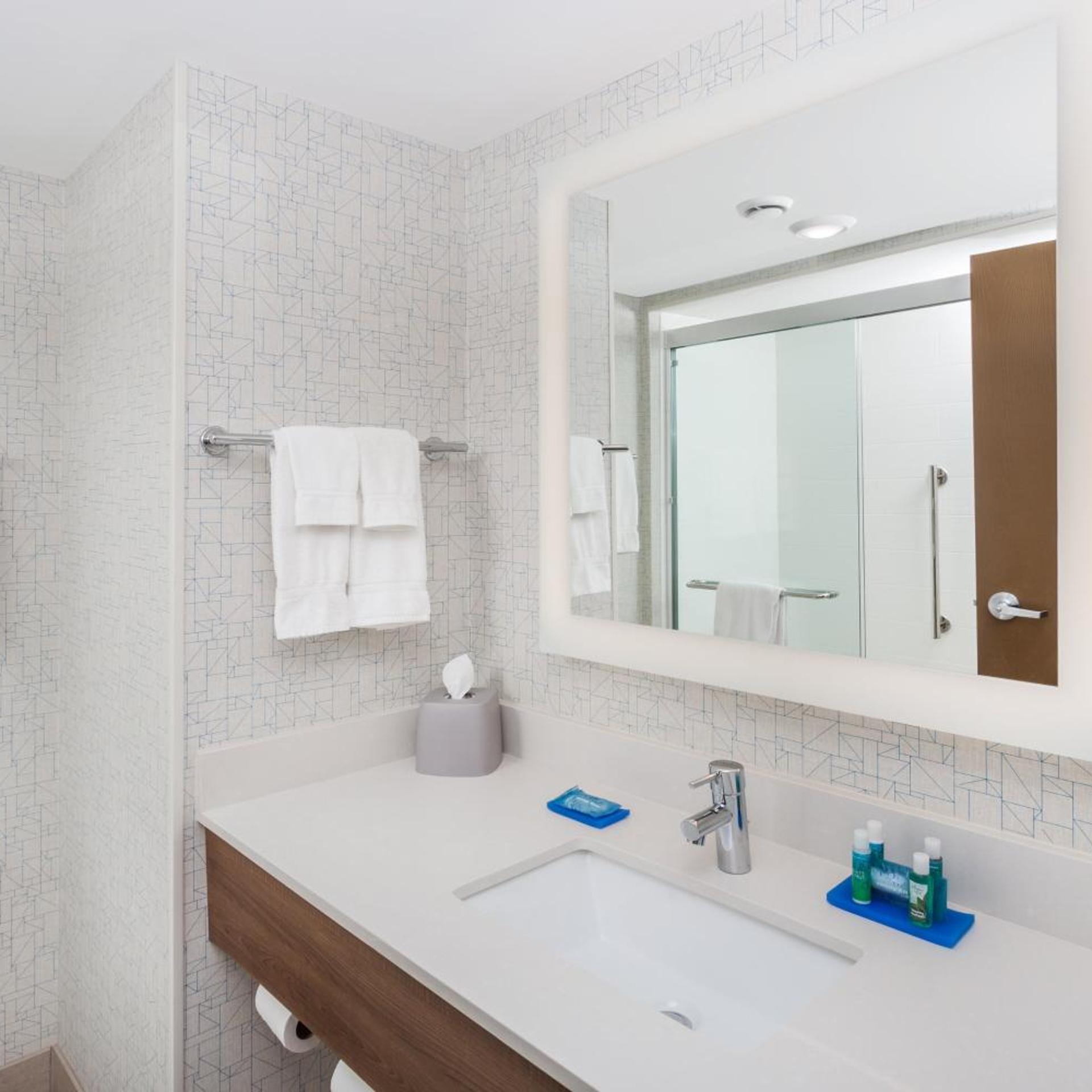 جناح بسرير كينج مع أريكة، Holiday Inn Express Hotel And Suites Providence Woonsocket 4/4