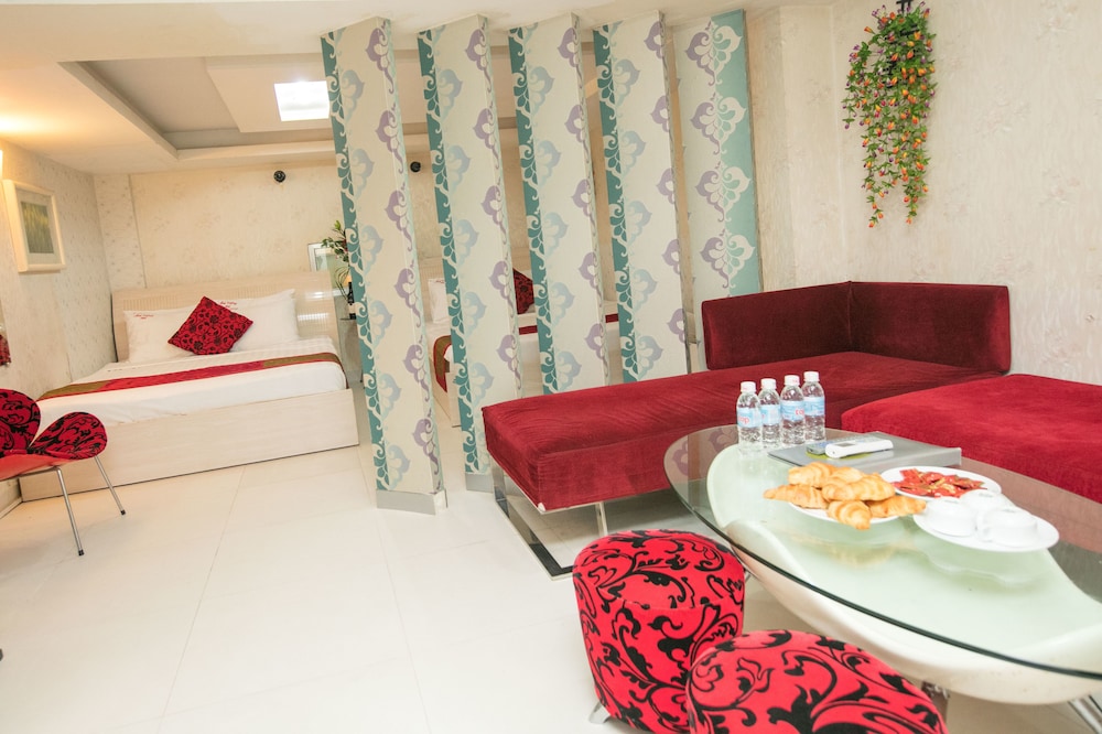 Saigon Charm Hotel 43/49