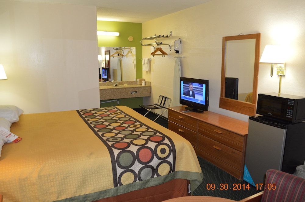 Super 8 by Wyndham Tifton 29/54