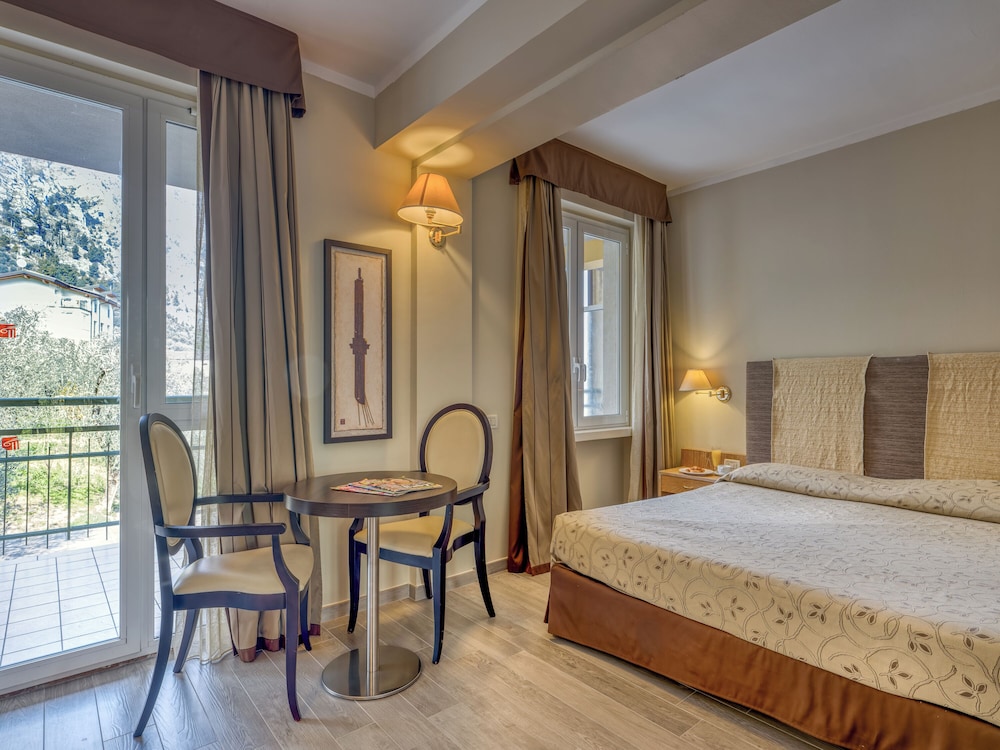 Hotel Cristina 15/50