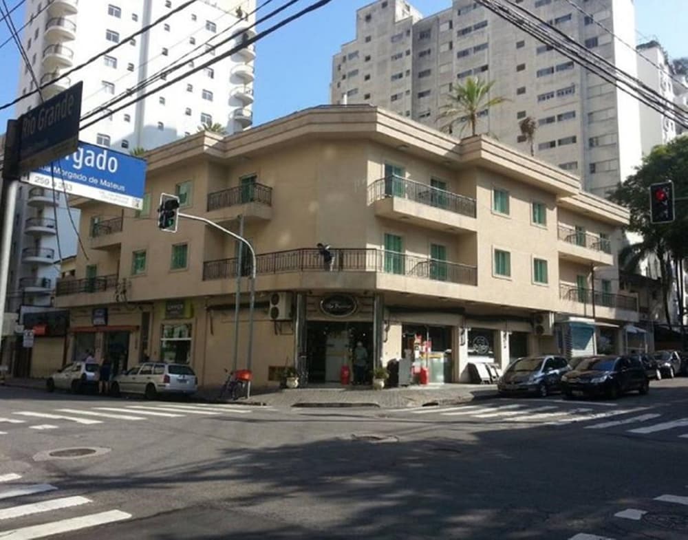 UPPER HOTEL 19/21