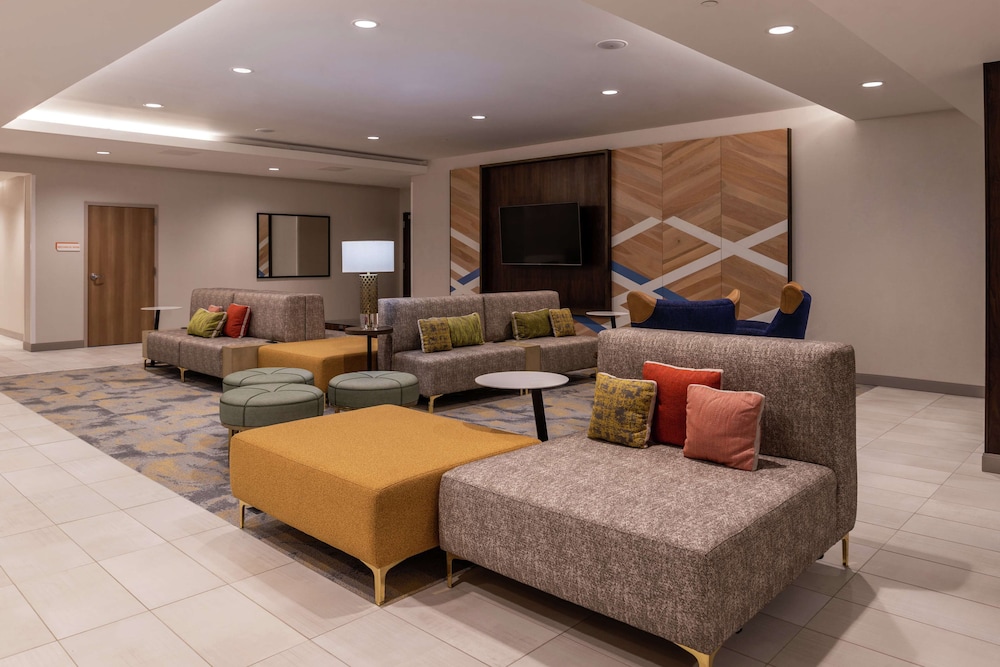 Hilton Garden Inn Kansas City Airport 29/51