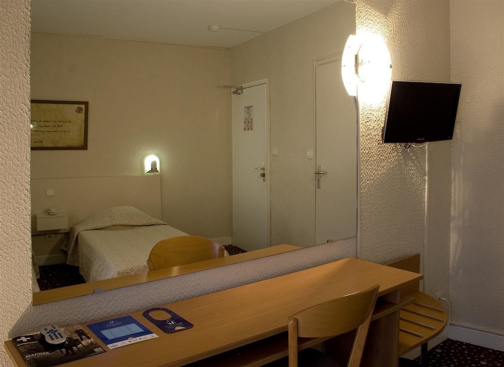 Ours Blanc Place Victor Hugo 39/67