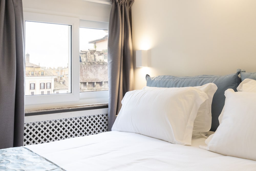PREMIUM, DOUBLE OR TWIN BED, CITY VIEW, ATTIC