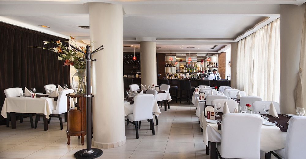 Le Caspien Hotel 44/52