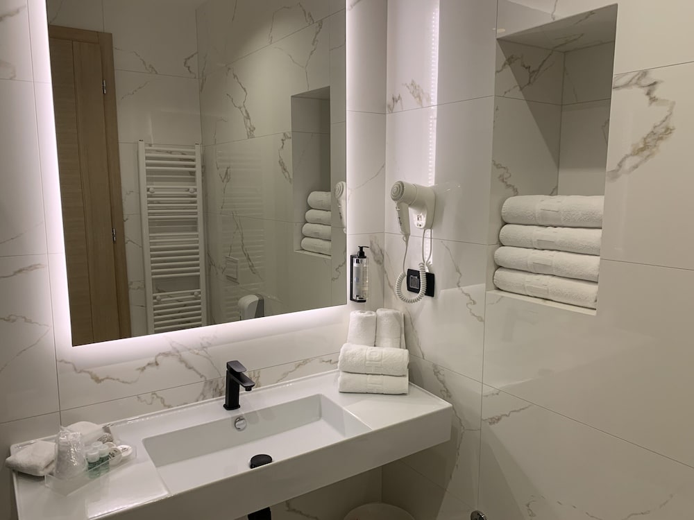 Hotel Leone 58/60