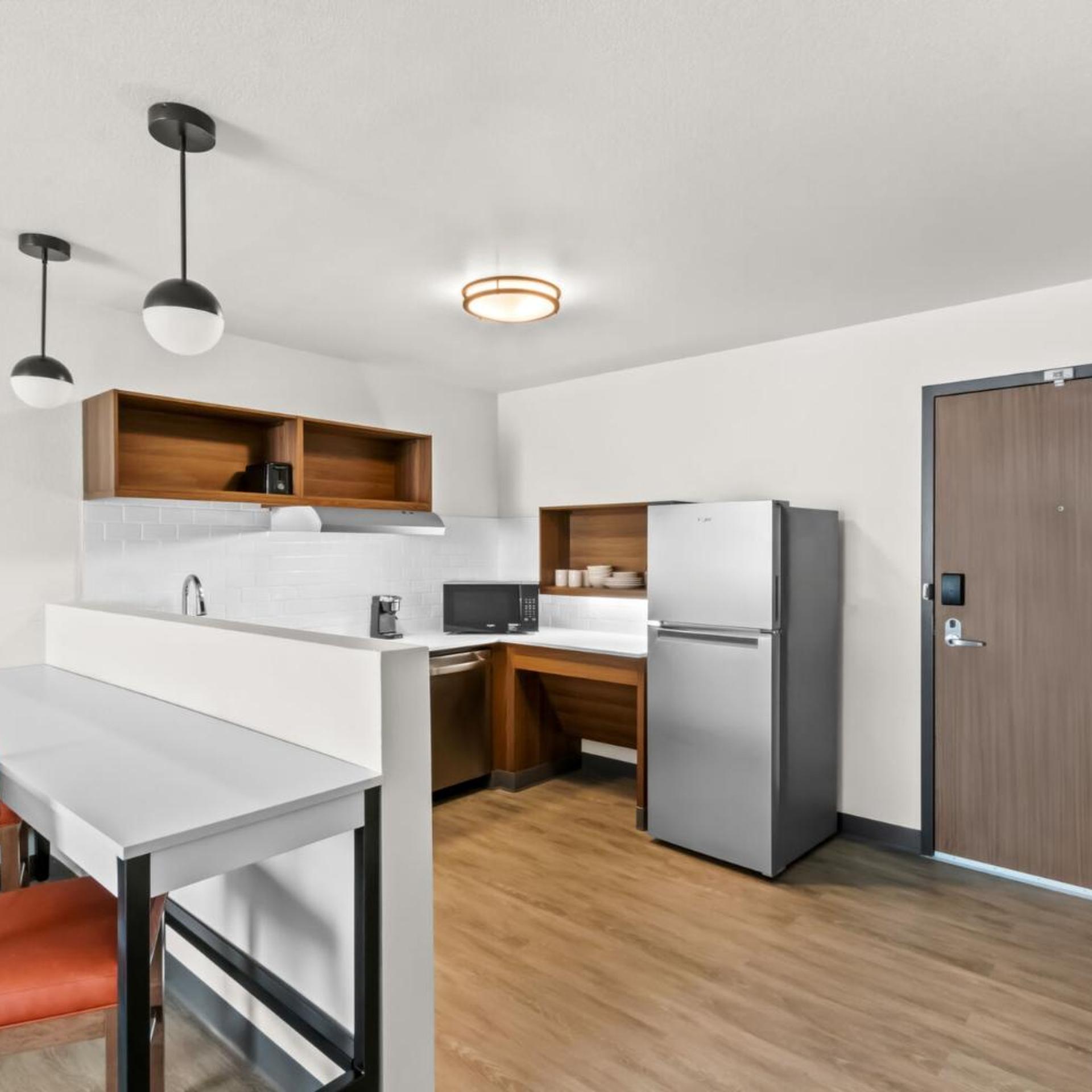 جناح بسرير كينج مع أريكة لذوي الإعاقة، Everhome Suites Ocala I-75 North 3/4