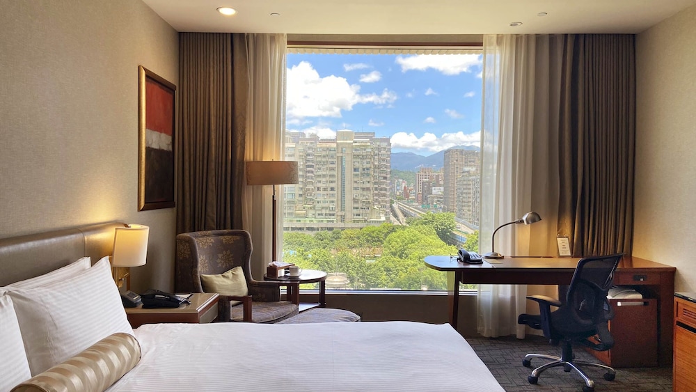 Suite, Park View