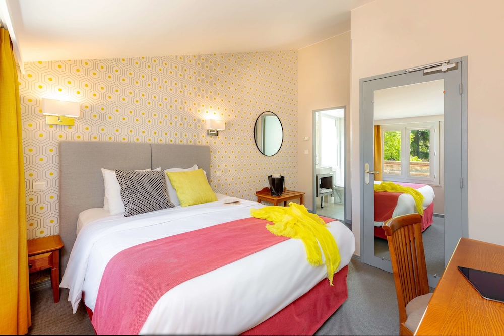 Hotel Kyriad Avignon Palais des Papes 24/73