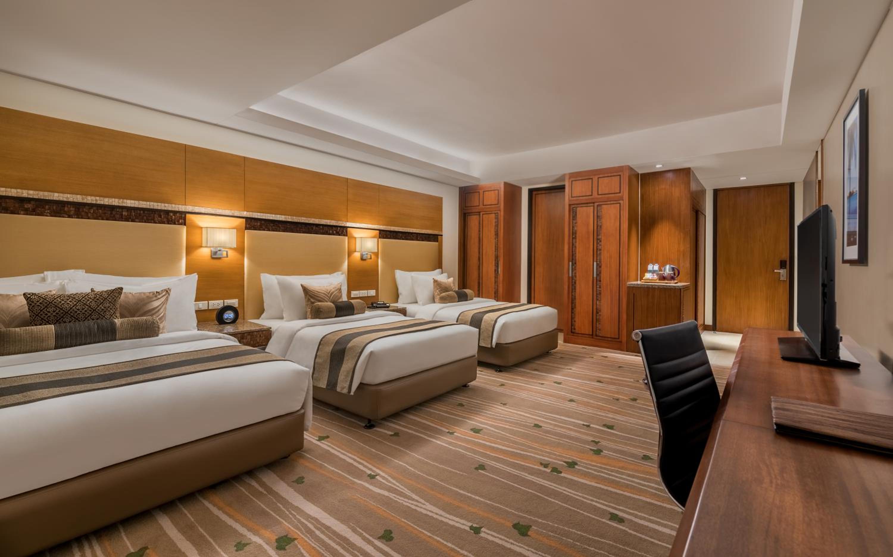 Family, Twin Beds, Queen Bed