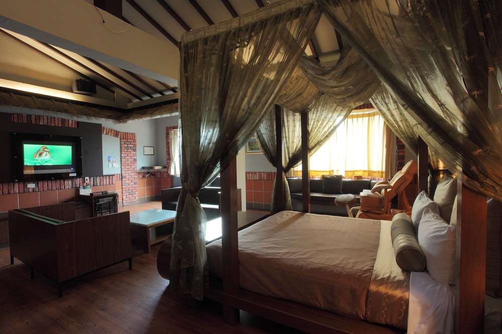 Regale Villa Hotel 13/73