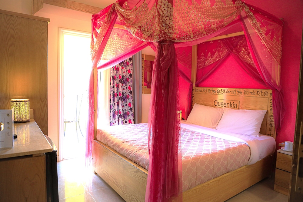 Design, Queen Bed