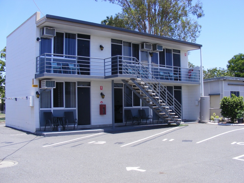 Motel Lodge 3/53