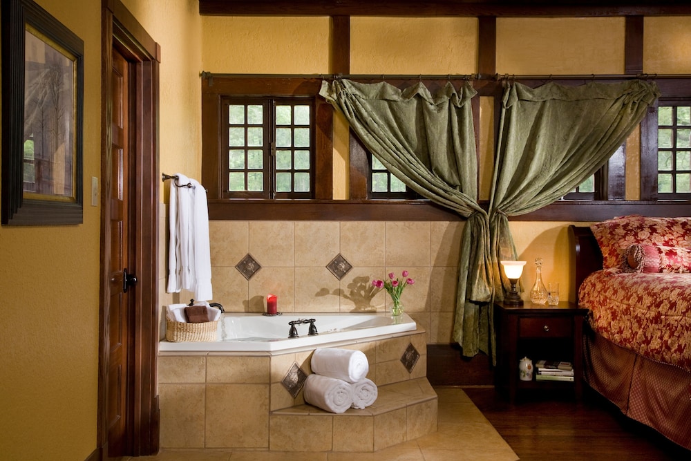 Hilltop Manor Bed and Breakfast 9/49