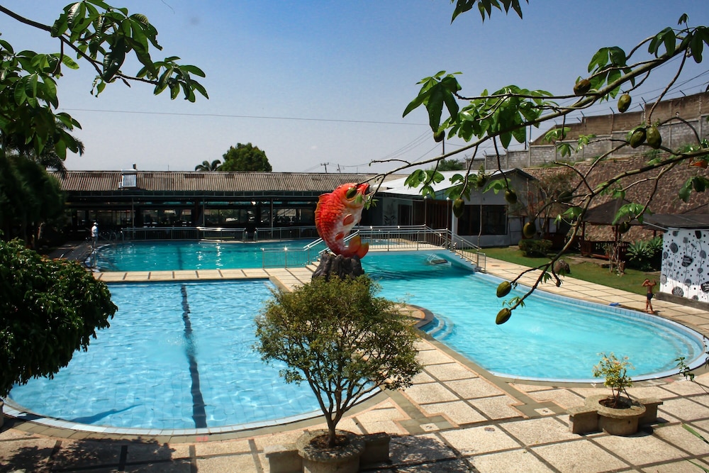 Nirwana Hotel Lembang by ZUZU 36/50