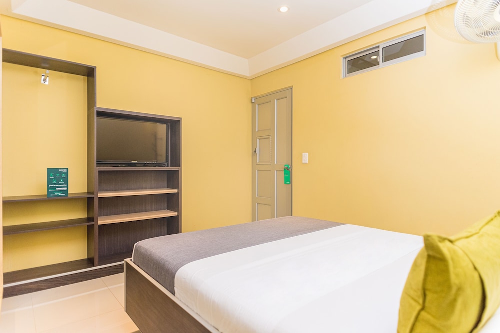 Hotel Ayenda 56 Avenue Plaza 1322 11/28