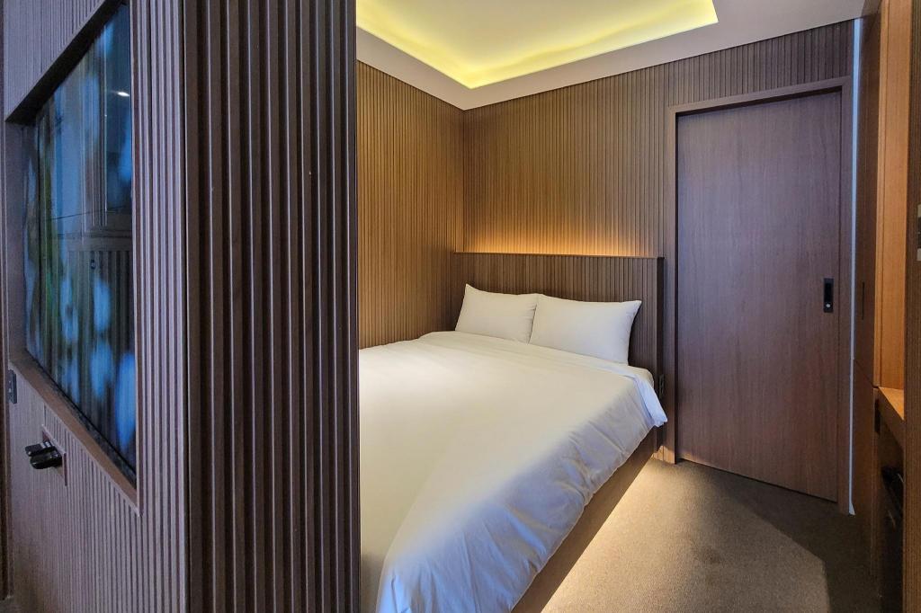 Spa, Queen Bed, Main Building