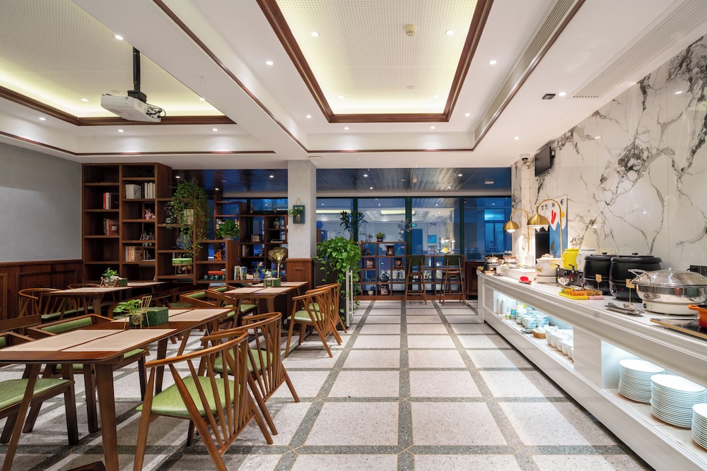 Nostalgia Hotel (Shanghai Fudan University) 38/50
