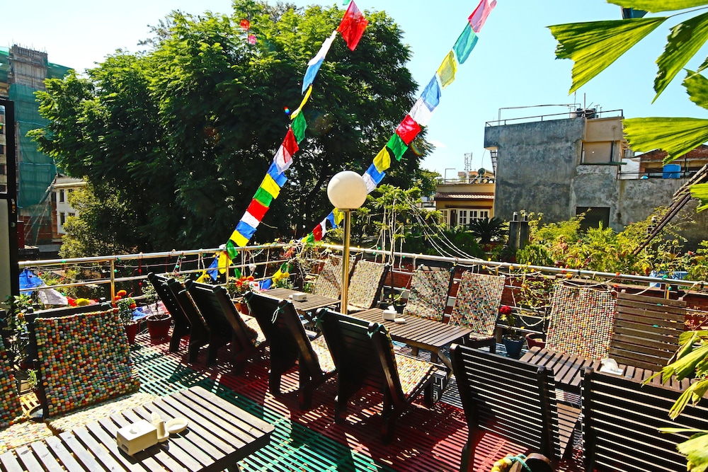 Shangri-La Boutique Hotel 40/50
