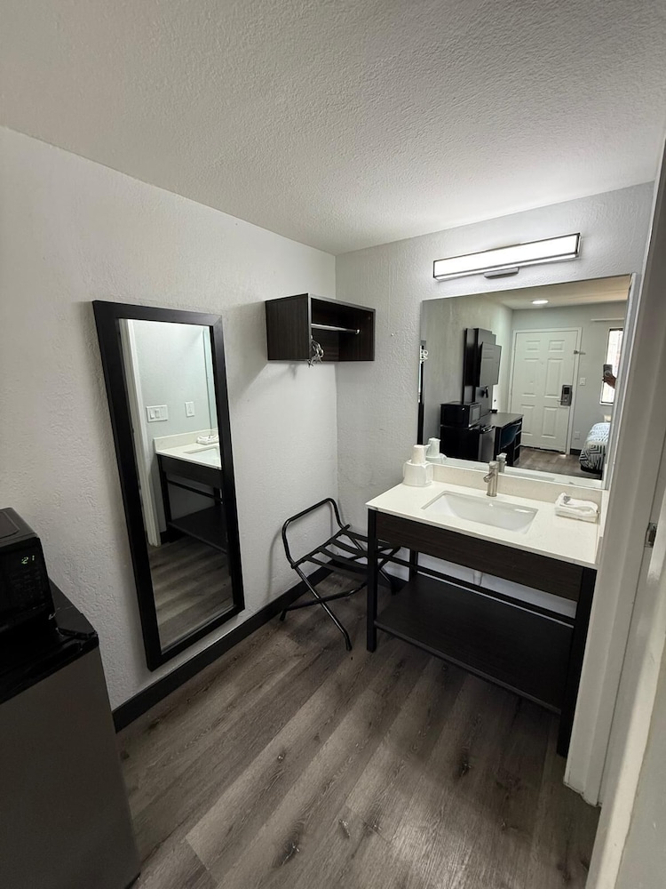 Motel6 Enfield, CT - Hartford 39/57