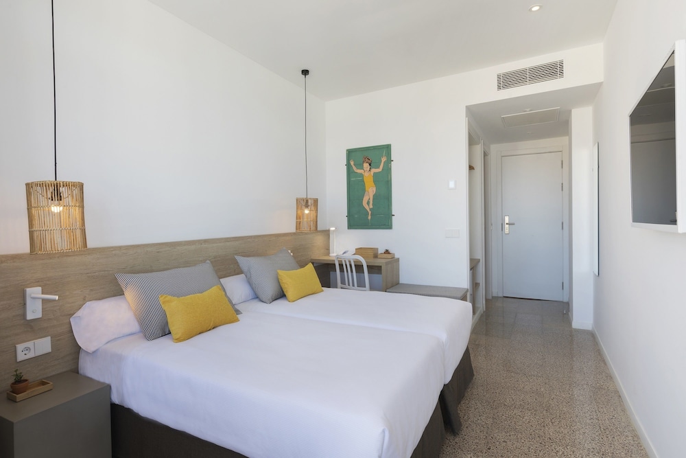 ROOM, SINGLE, DOUBLE BED, BALCONY