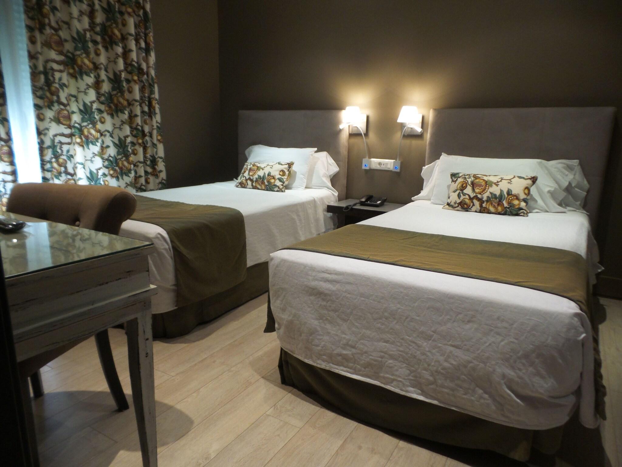 Standard, Twin Beds