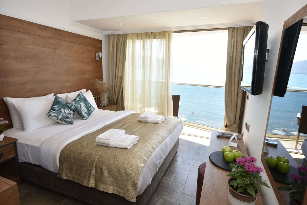STANDARD, DOUBLE OR TWIN BED, SEA VIEW