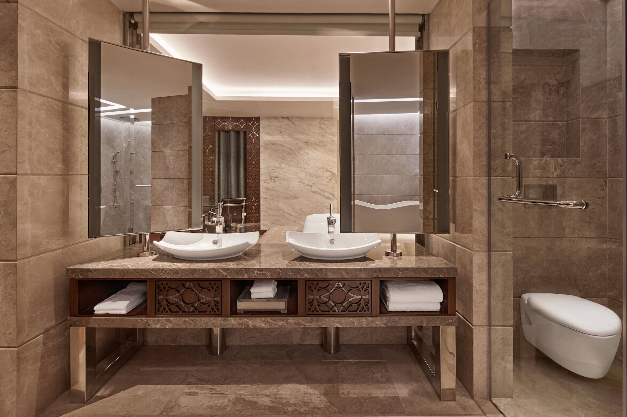 جناح بسرير كينج بإطلالة على المدينة، Renaissance Dhaka Gulshan Hotel 5/9