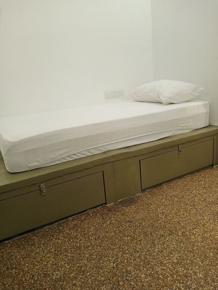 Beds In Garden Hostel Sdn Bhd 42/50