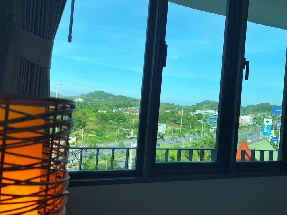 Atom Phuket Hotel -SHA Plus 32/50
