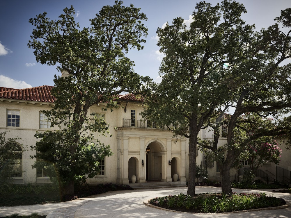 Commodore Perry Estate, Auberge Resorts Collection 63/68
