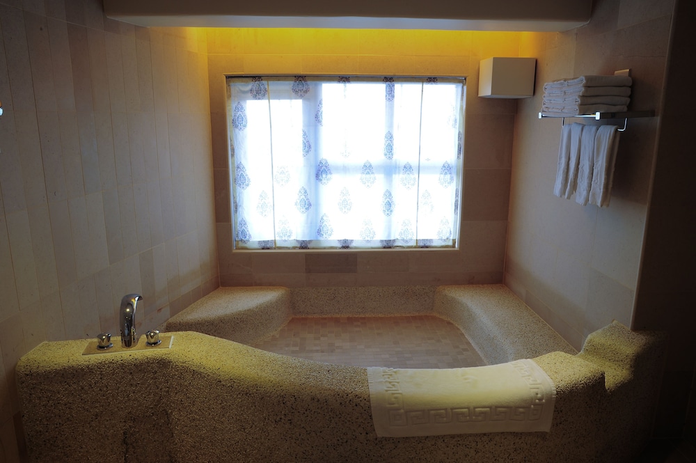 Chateau Villa 32/33