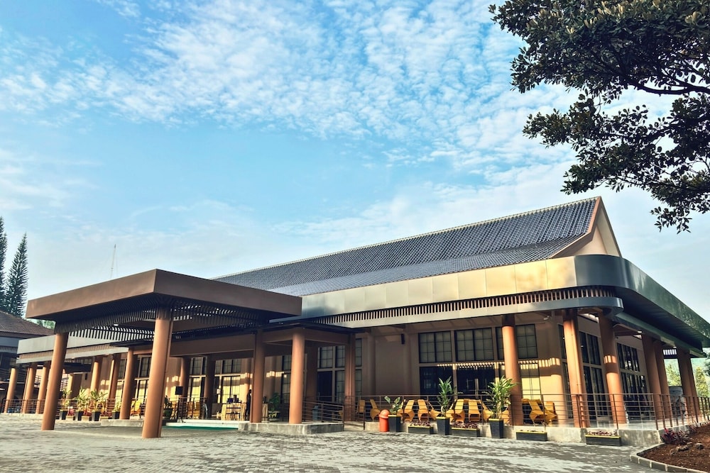 Grand Cempaka Resort Hotel Powered by Archipelago 3/49