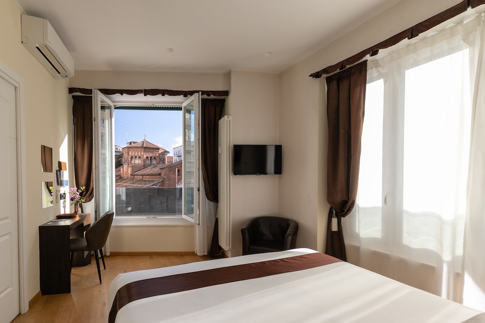 Aiello Rooms - San Babila 30/61