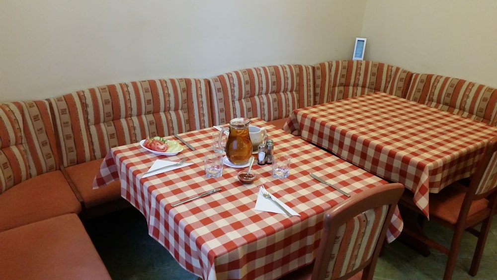 Penzion Zlaty Jelen 24/50