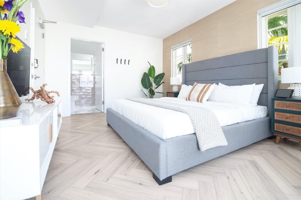 Luxuri Suites 18/50