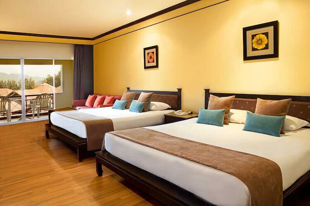 SIR JAMES RESORT SARABURI 12/50