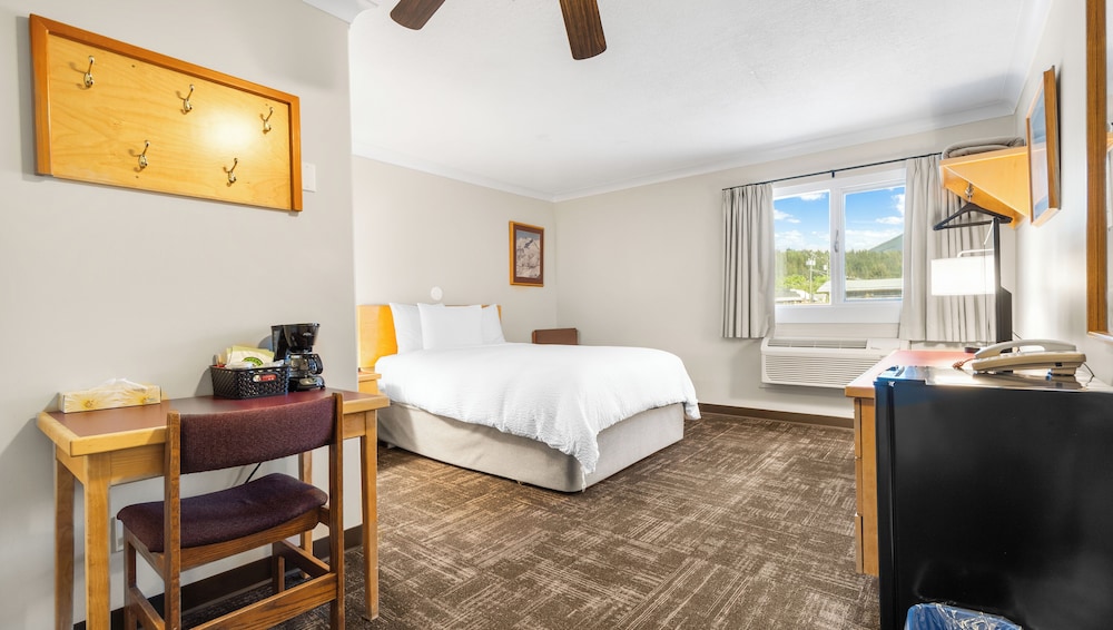 The Lodge at Arrow Lakes 4/17
