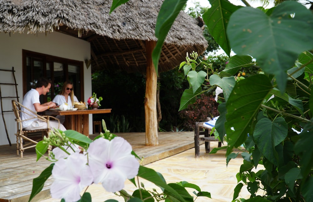 Marafiki Bungalows 27/69