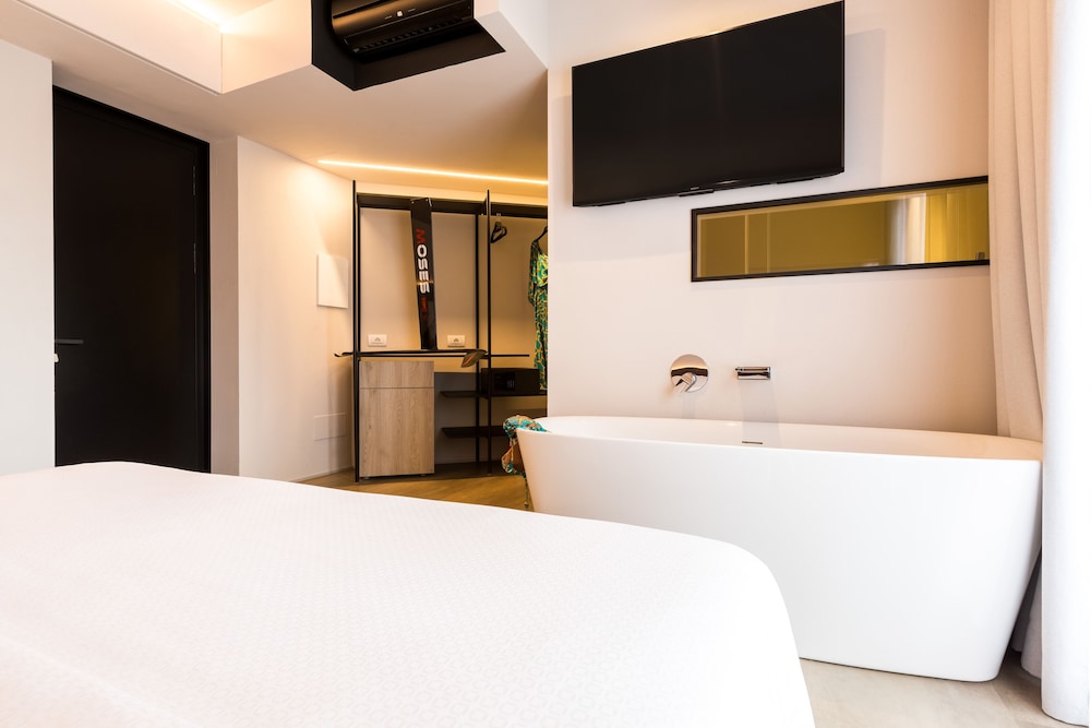 غرفة ديلوكس بسرير مزدوج بشرفة، Goti Hotel 3/9