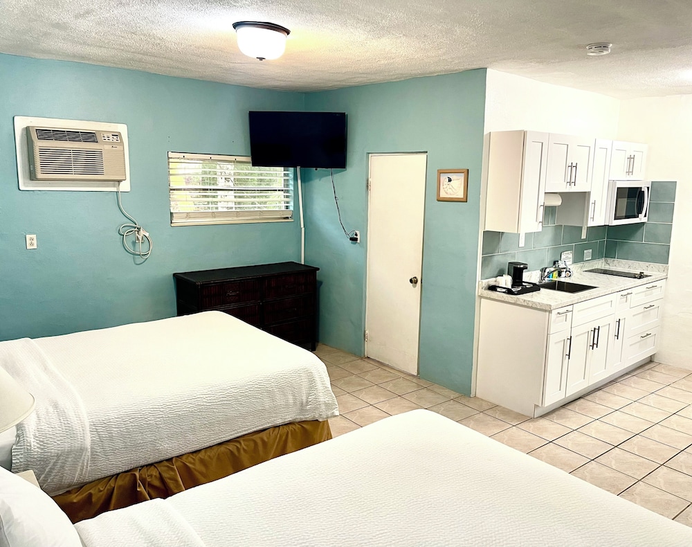 The Pelican Key Largo Cottages 20/76